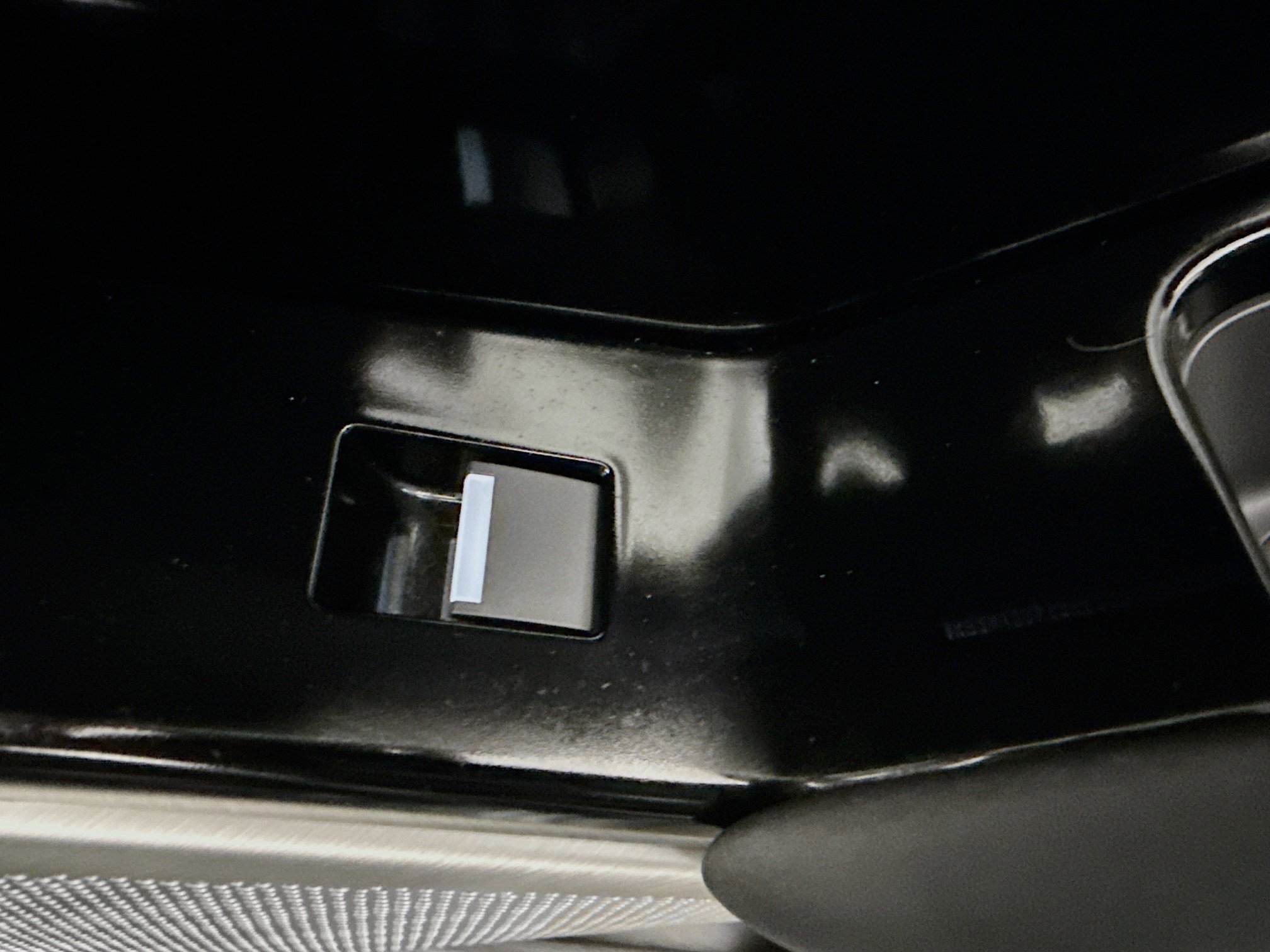 Used 2022 Land Rover Range Rover Velar R-Dynamic S image 31