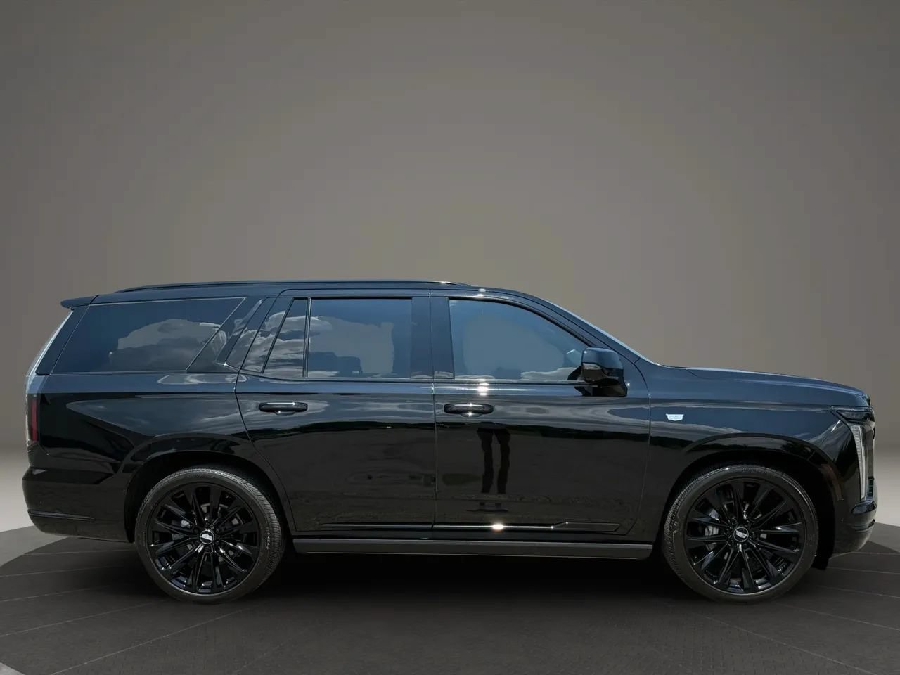 Used 2025 Cadillac Escalade Sport Platinum w/ LPO, ONYX Package AWD/4WD image 5