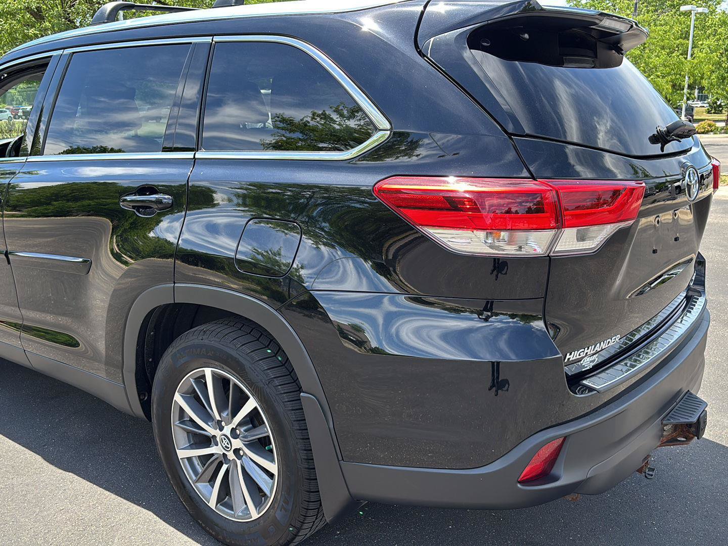 Used 2019 Toyota Highlander XLE AWD/4WD image 26