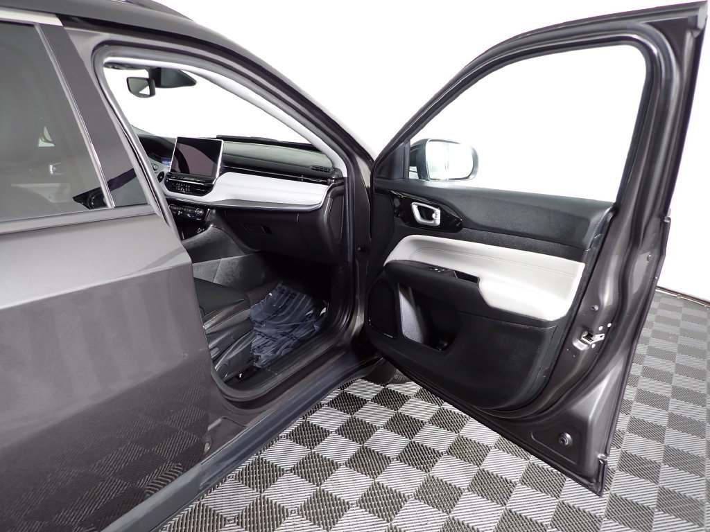 Used 2022 Jeep Compass Limited AWD/4WD image 34