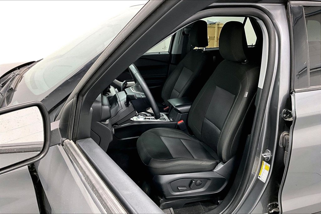 Used 2024 Ford Explorer XLT RWD image 30