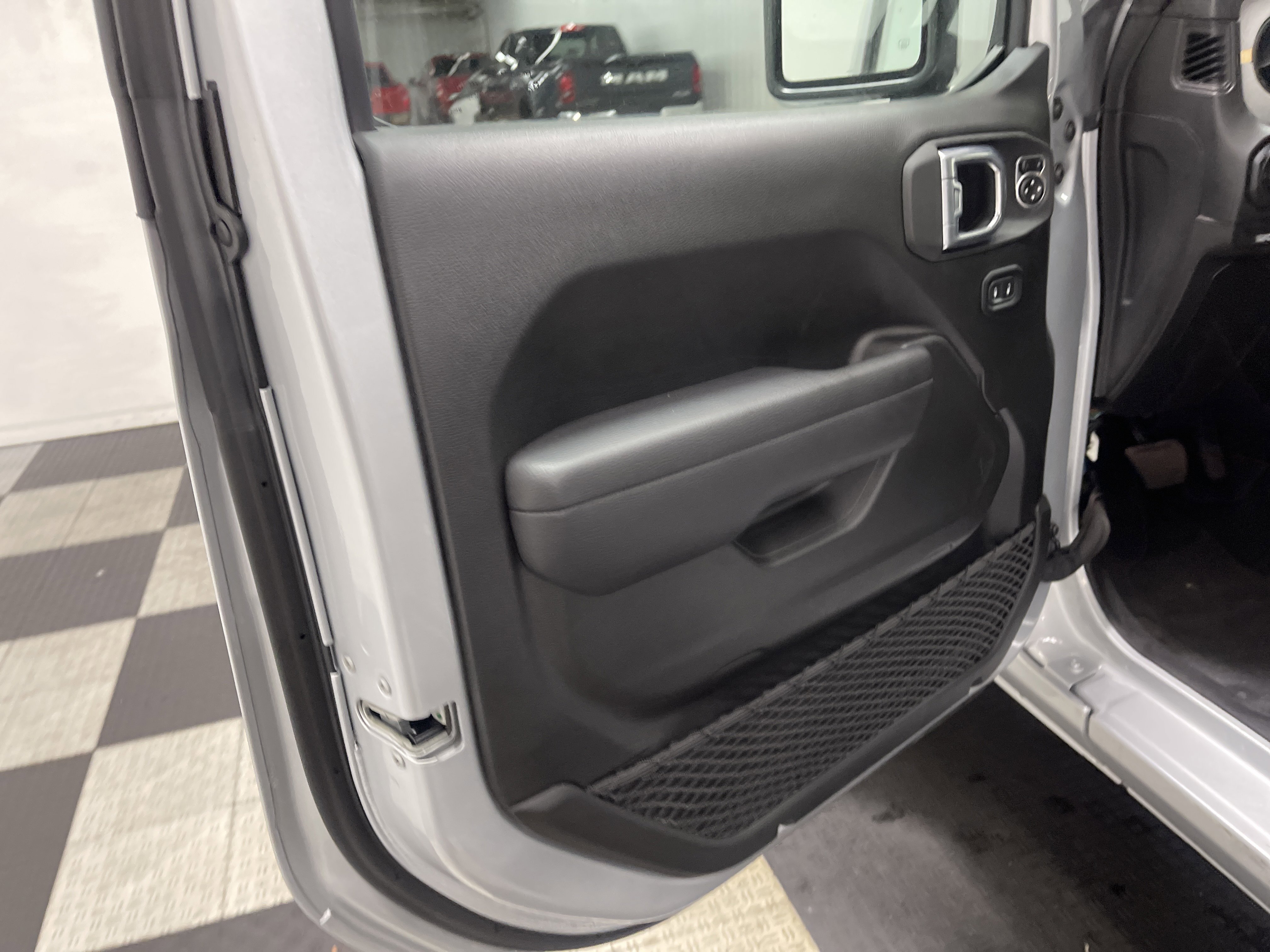 Used 2024 Jeep Gladiator Sport image 10