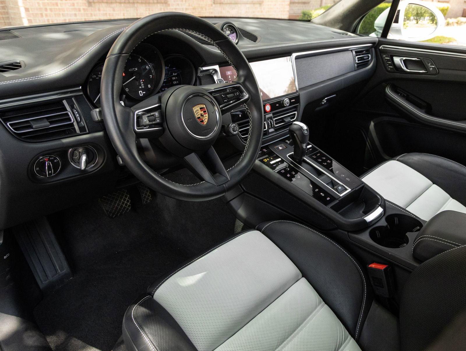 Certified 2024 Porsche Macan GTS AWD/4WD image 4