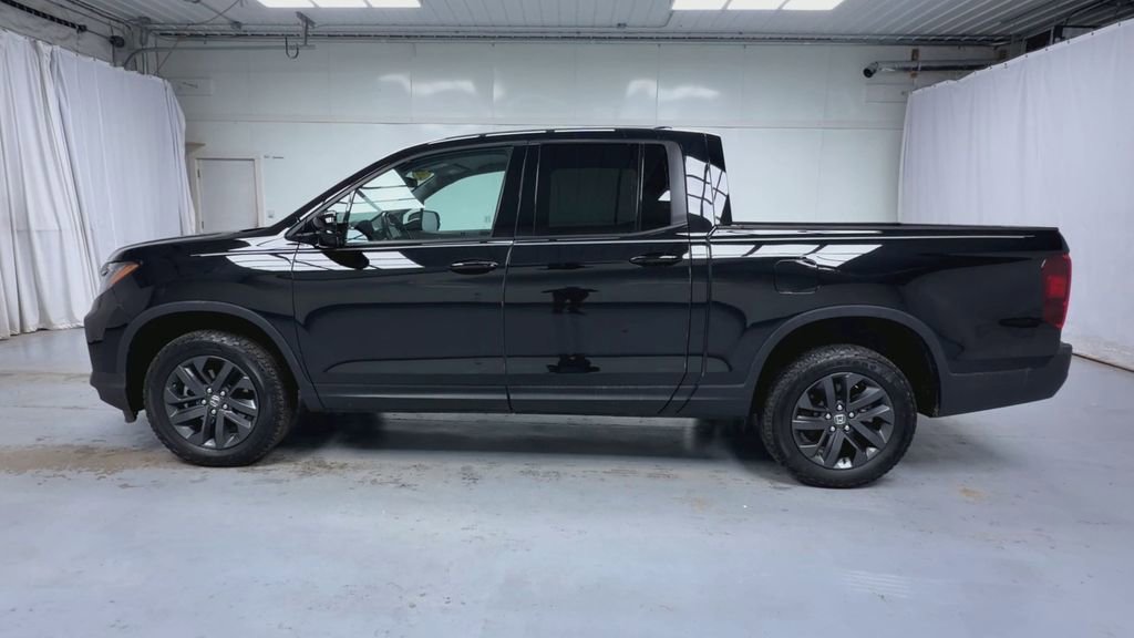 Used 2025 Honda Ridgeline Sport image 5