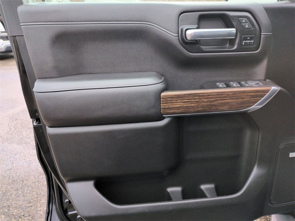 Used 2022 Chevrolet Silverado 1500 High Country w/ Technology Package image 15