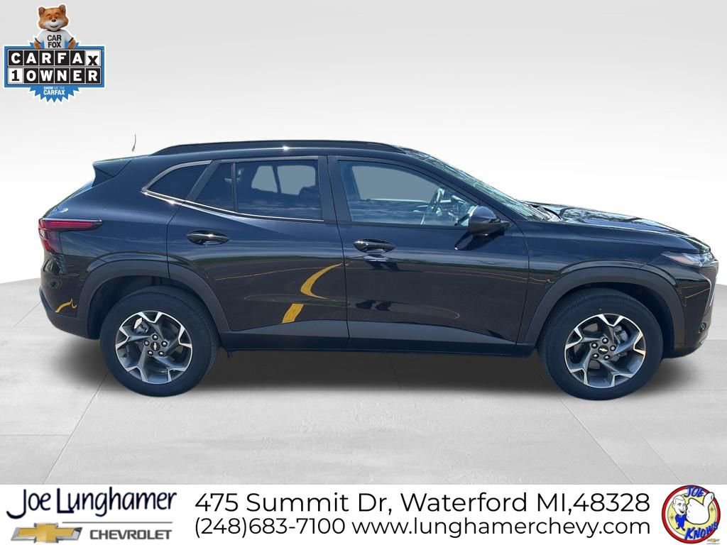 Used 2024 Chevrolet Trax LT w/ Driver Confidence Package FWD image 2
