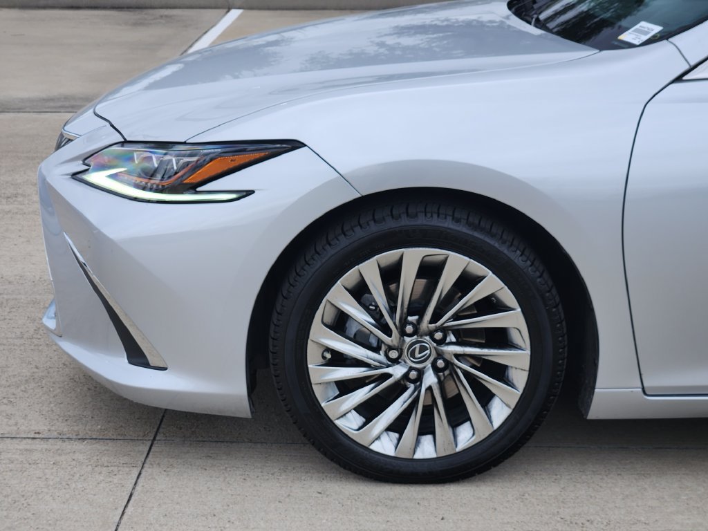 Used 2019 Lexus ES 350 Ultra Luxury w/ Accessory Package 2 FWD image 8