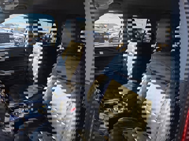 Used 2022 Ford Explorer XLT w/ Equipment Group 202A image 10