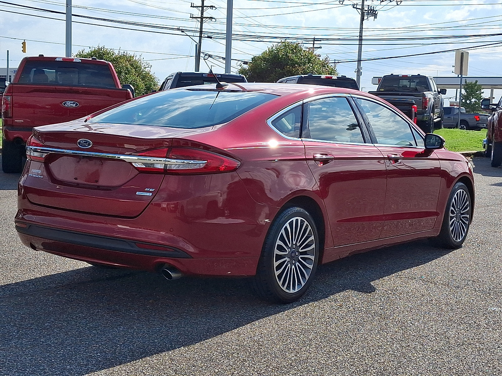 Certified 2018 Ford Fusion SE w/ Fusion SE Technology Package FWD image 11