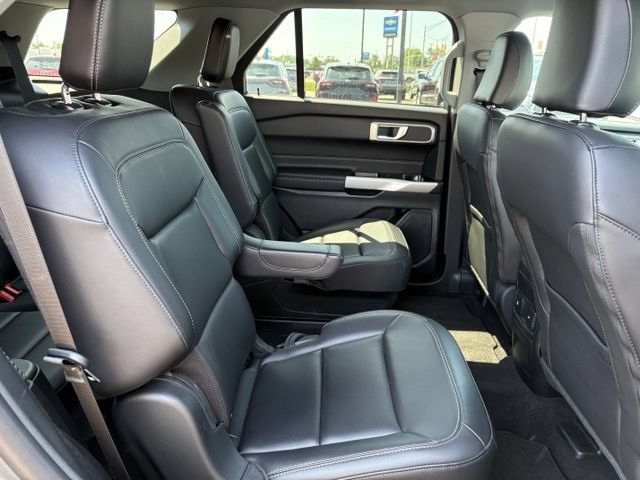 Used 2024 Ford Explorer XLT w/ Equipment Group 202A AWD/4WD image 13