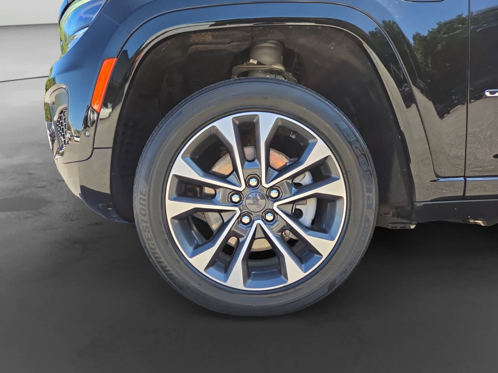 Used 2023 Jeep Grand Cherokee Overland AWD/4WD image 9