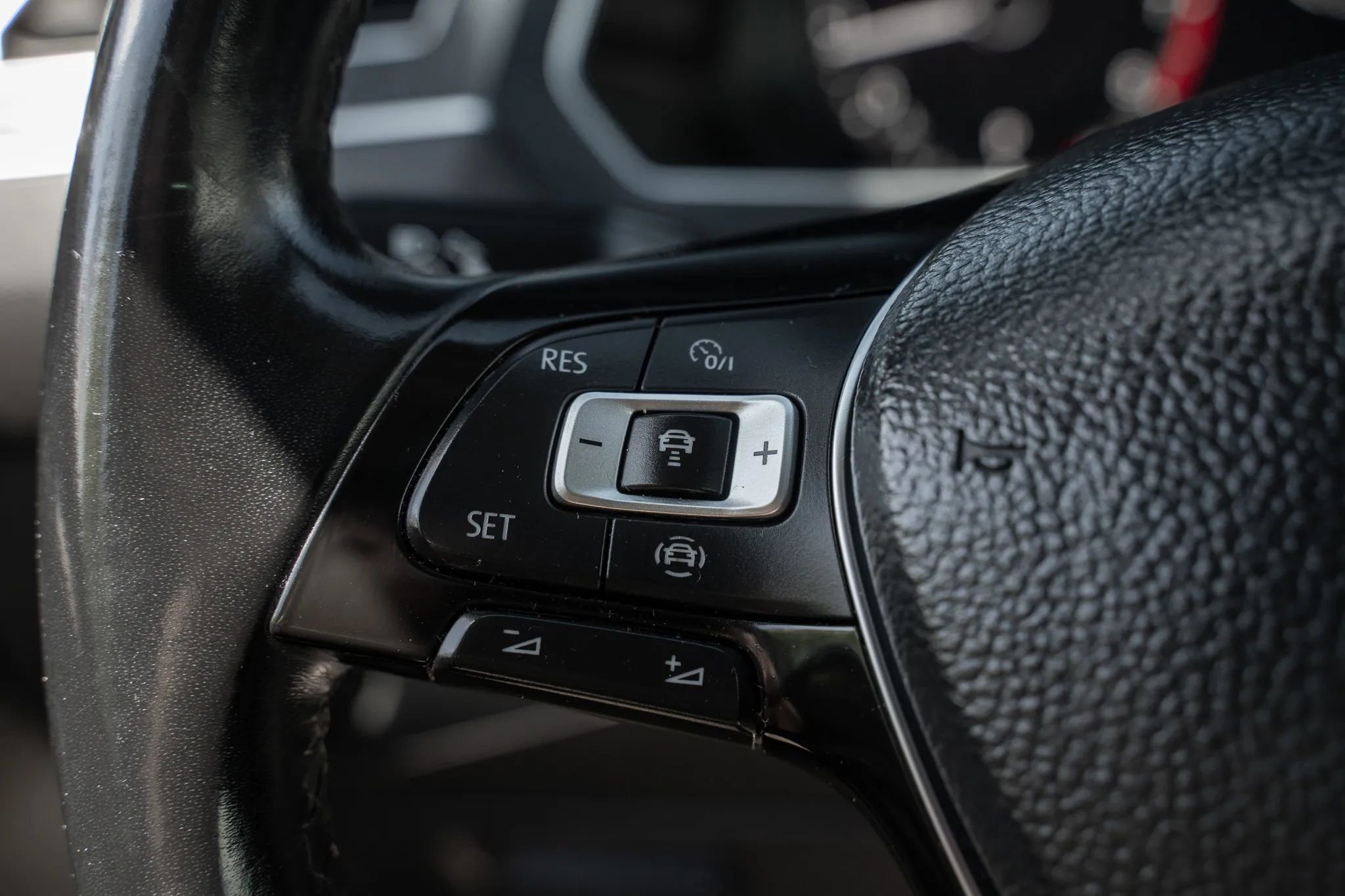 Used 2019 Volkswagen Tiguan SEL Premium AWD/4WD image 22
