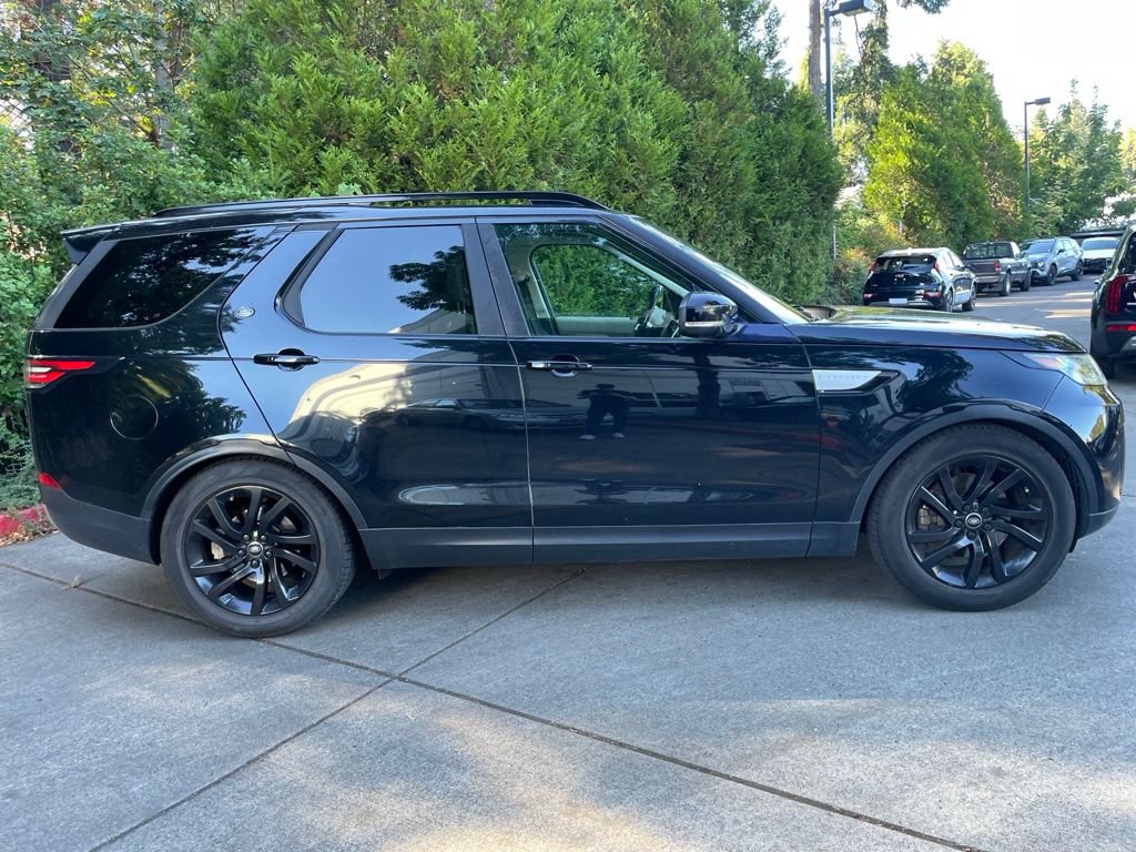 Used 2018 Land Rover Discovery HSE AWD/4WD image 3