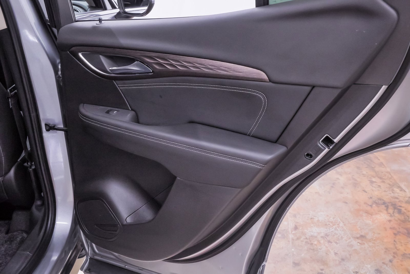 Used 2023 Buick Envision Avenir image 35