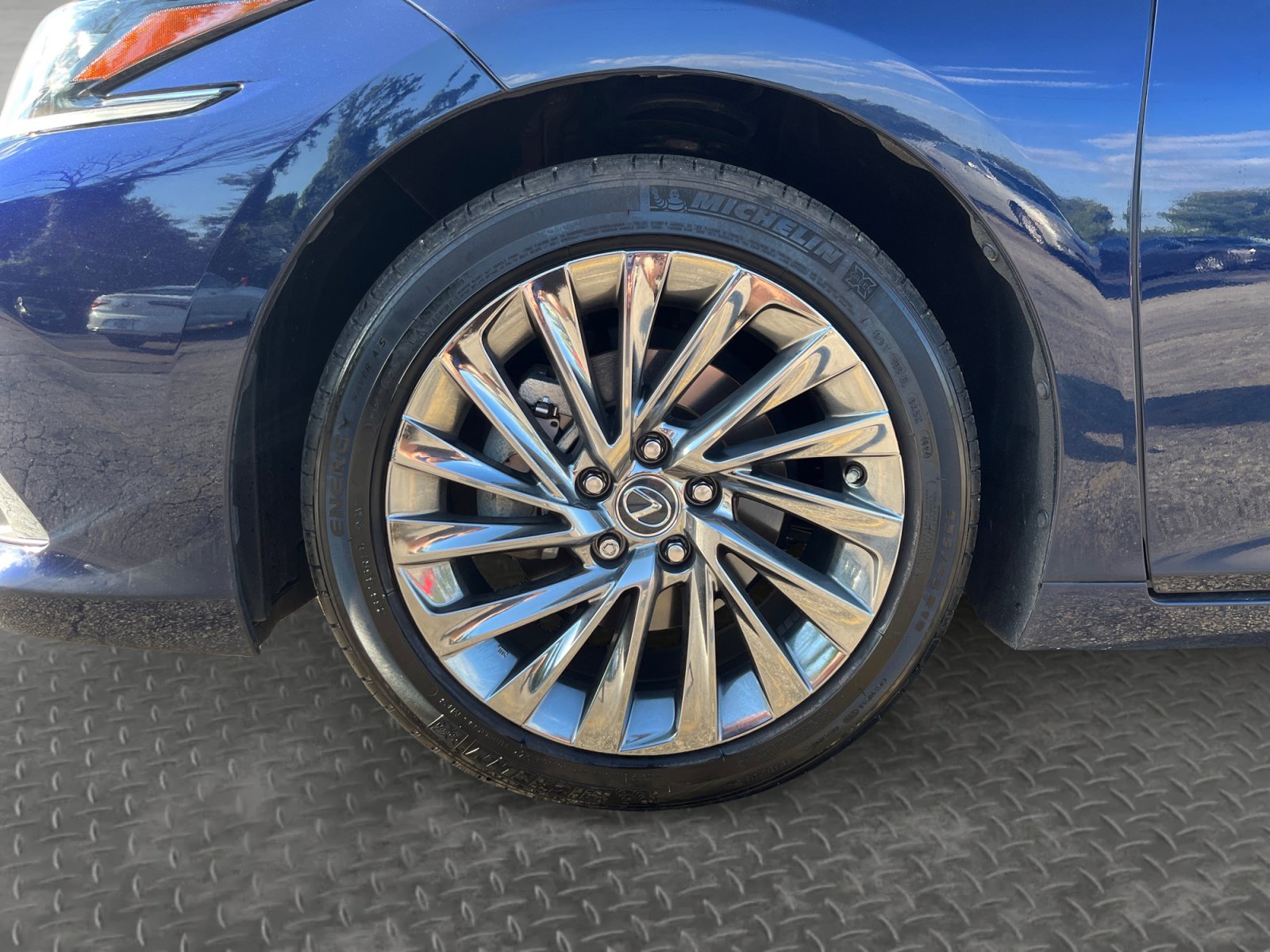 Used 2025 Lexus ES 300h Ultra Luxury w/ Accessory Package (Z2) FWD image 14