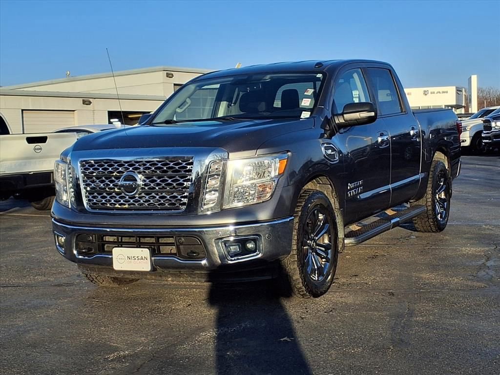 Used 2017 Nissan Titan SV image 2