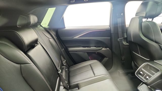 Used 2025 Cadillac Lyriq Sport AWD/4WD image 26