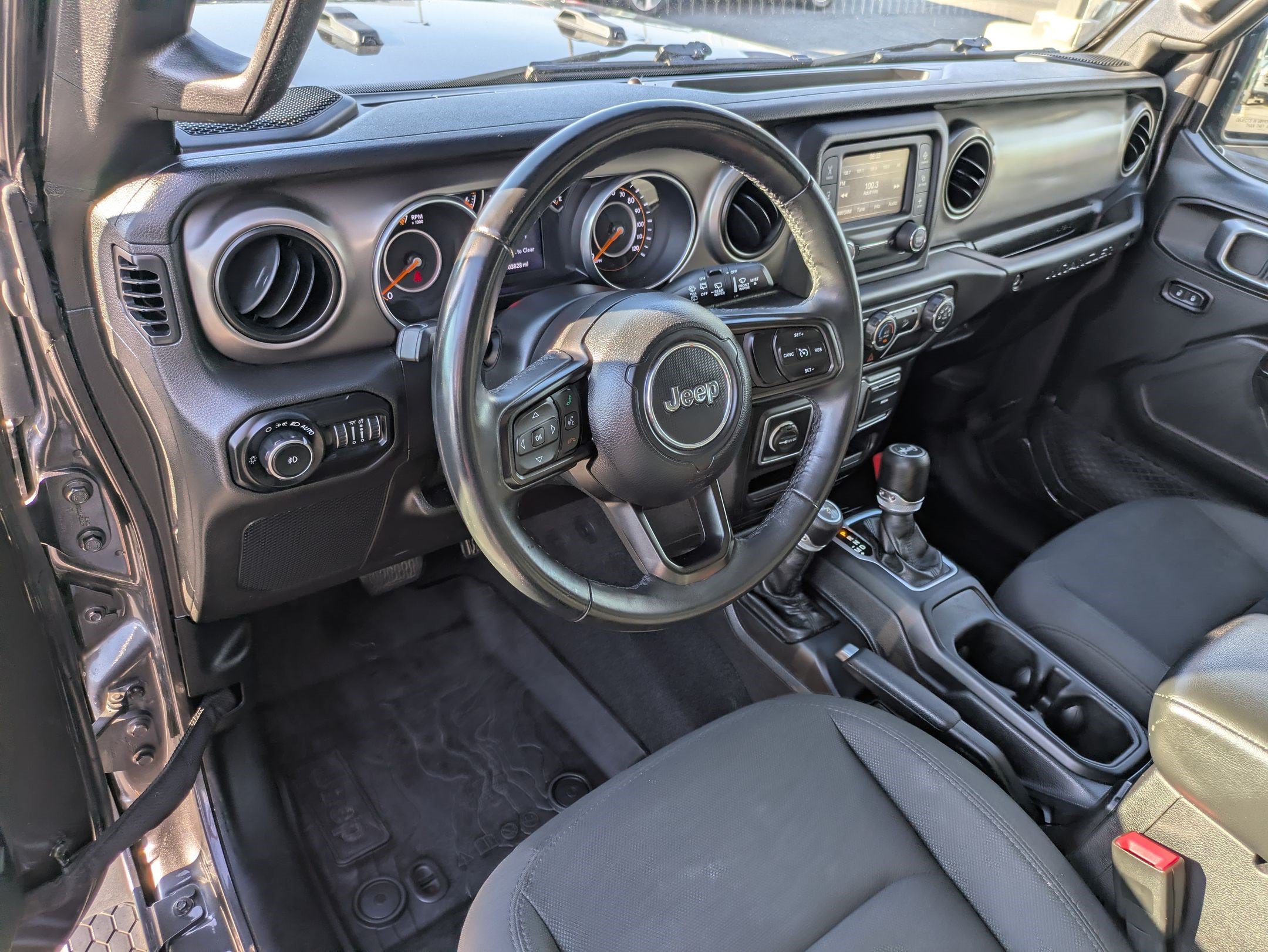 Used 2018 Jeep Wrangler Sport AWD/4WD image 16