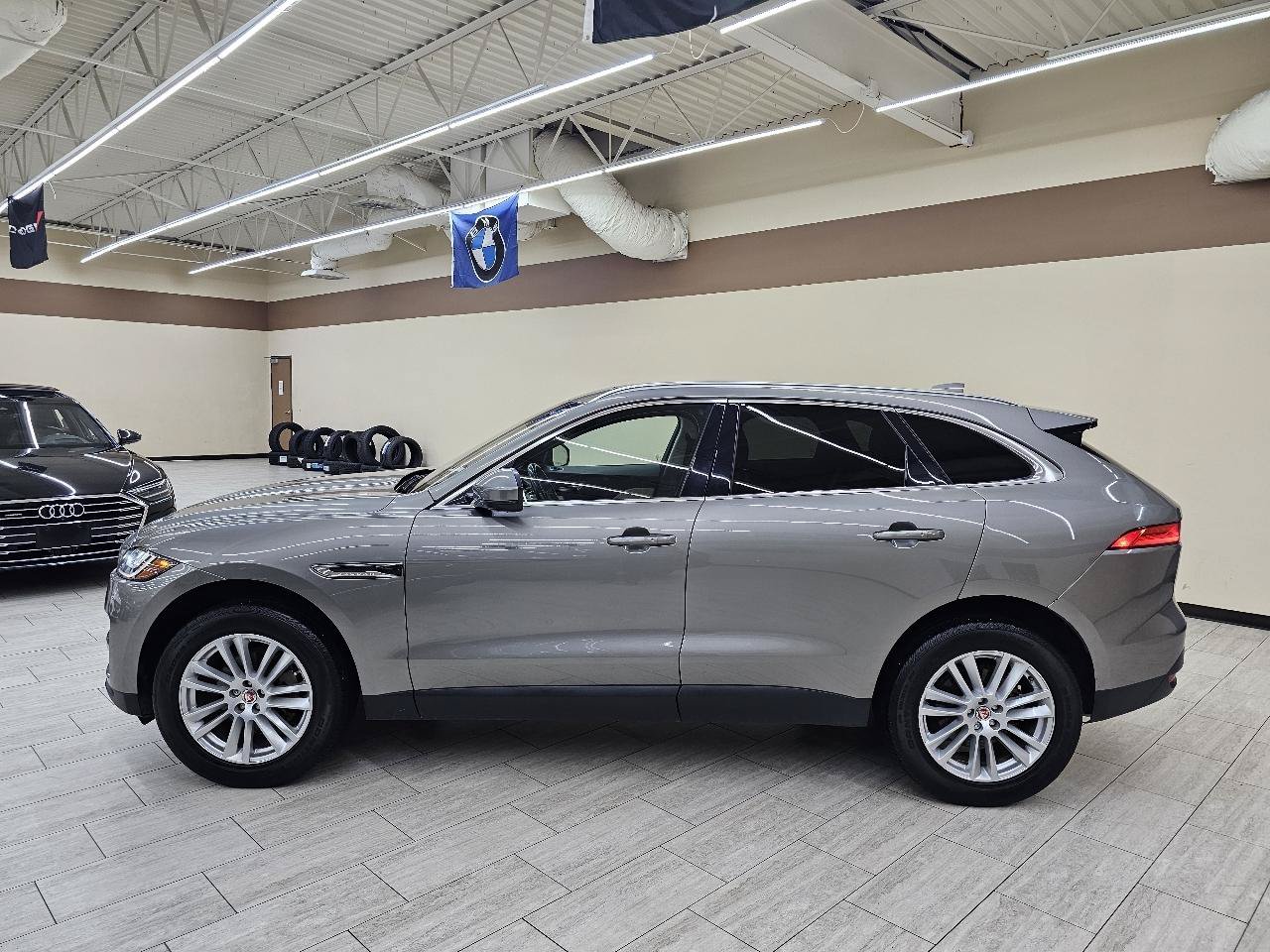 Used 2018 Jaguar F-PACE Prestige AWD/4WD image 9