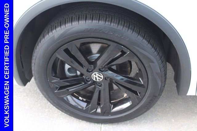 Used 2024 Volkswagen Tiguan SE R-Line image 12