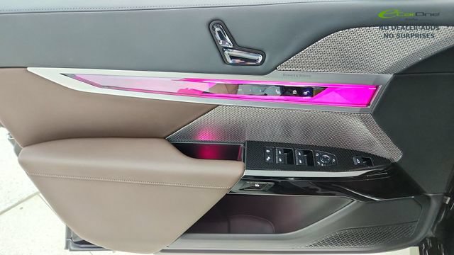 Used 2023 BMW 740i w/ Parking Assistance Package RWD image 34