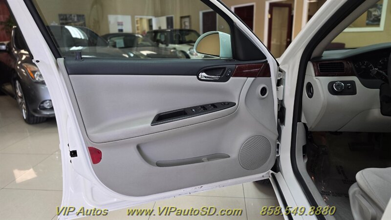 Used 2006 Chevrolet Impala LT FWD image 11