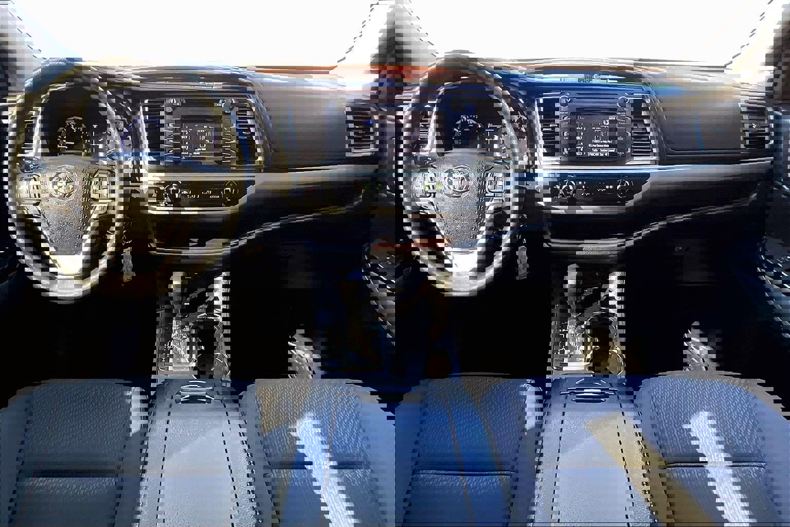 Used 2019 Toyota Highlander LE image 14