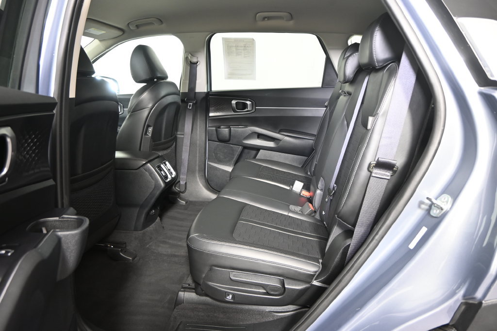 Used 2025 Kia Sorento S FWD image 18