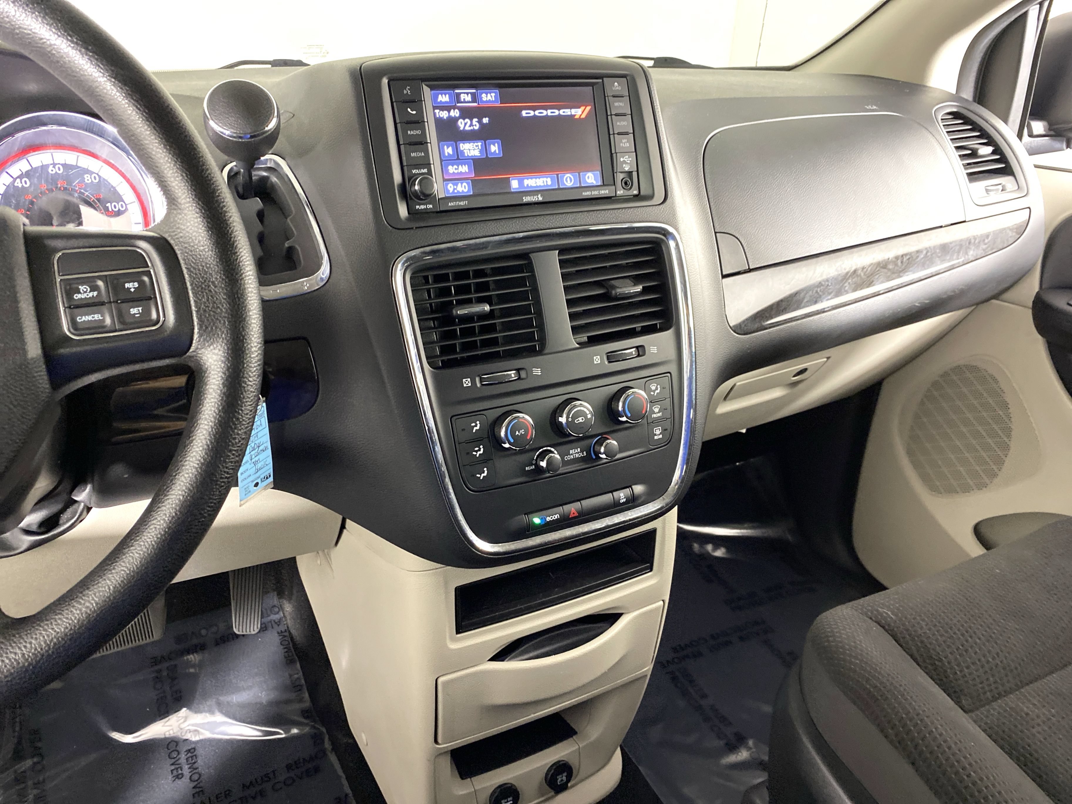 Used 2019 Dodge Grand Caravan SE w/ UConnect Hands-Free Group FWD image 26