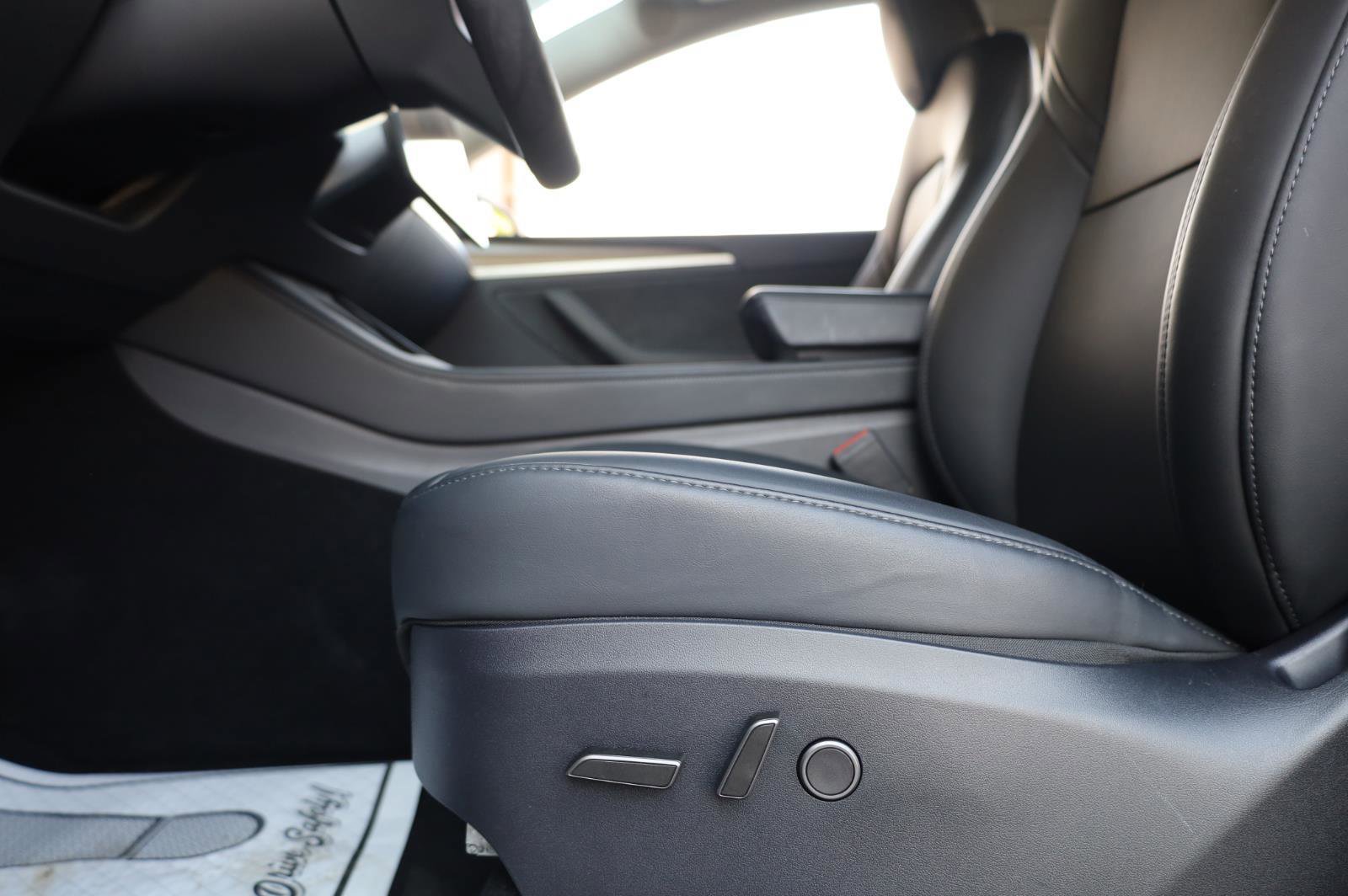Used 2023 Tesla Model Y Long Range AWD/4WD image 17