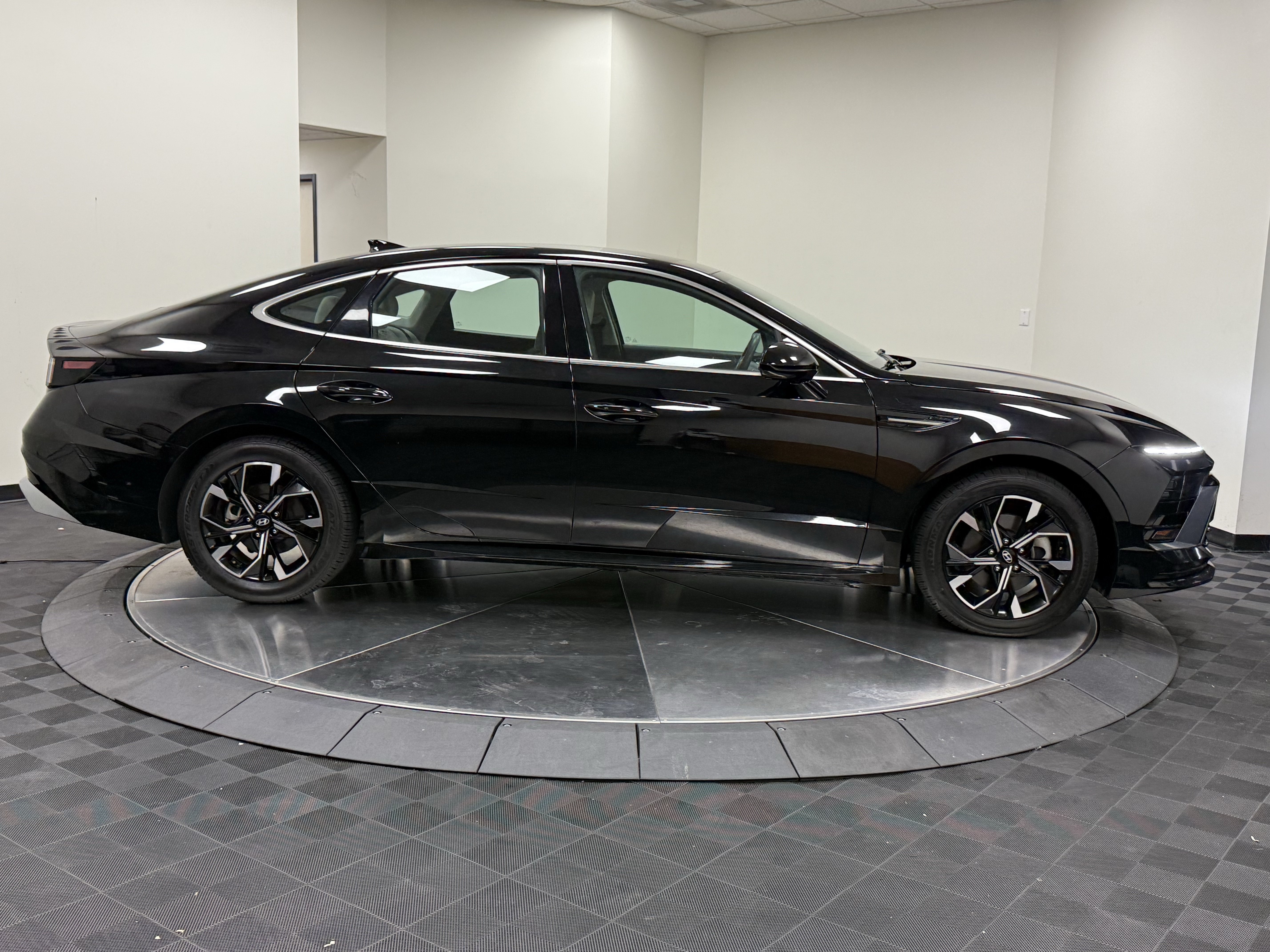Used 2025 Hyundai Sonata SEL FWD image 8