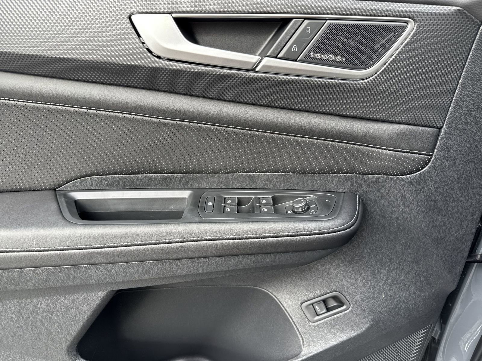 New 2026 Volkswagen Atlas Cross Sport SEL Premium R-Line image 15