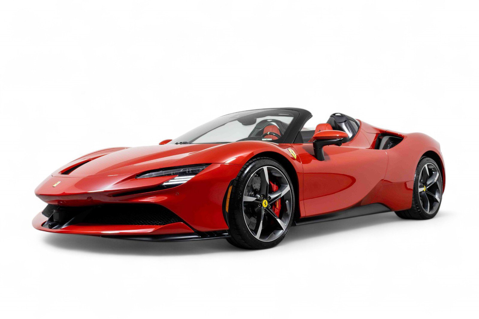 Used 2023 Ferrari SF90 Spider image 2