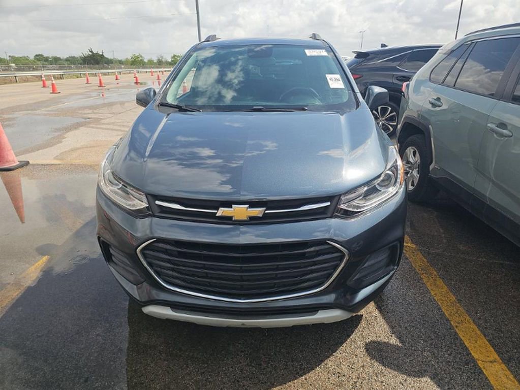 Used 2022 Chevrolet Trax LT w/ Driver Confidence Package image 2