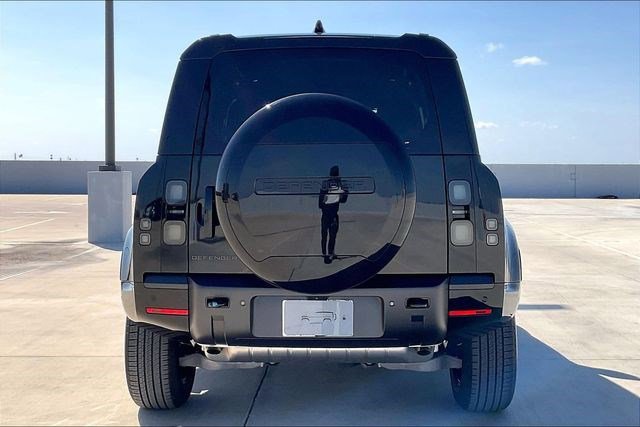 New 2026 Land Rover Defender 110 X-Dynamic SE image 4