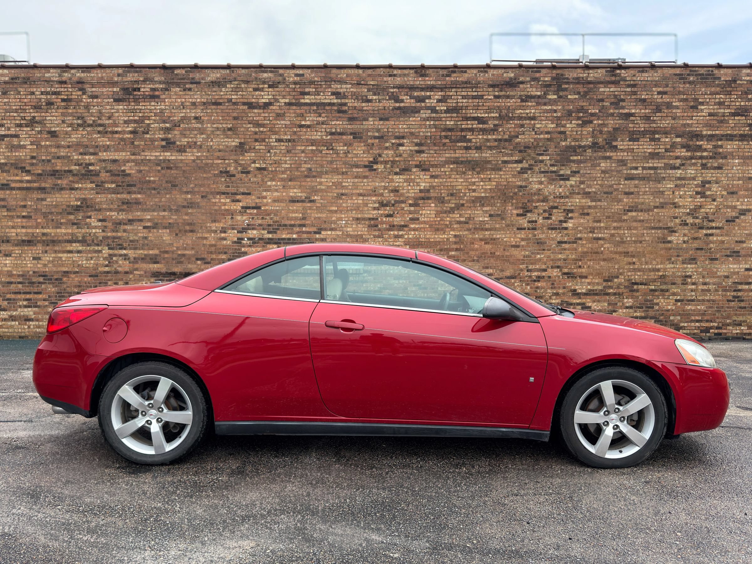 Used 2007 Pontiac G6 GT w/ Sport Package FWD image 9