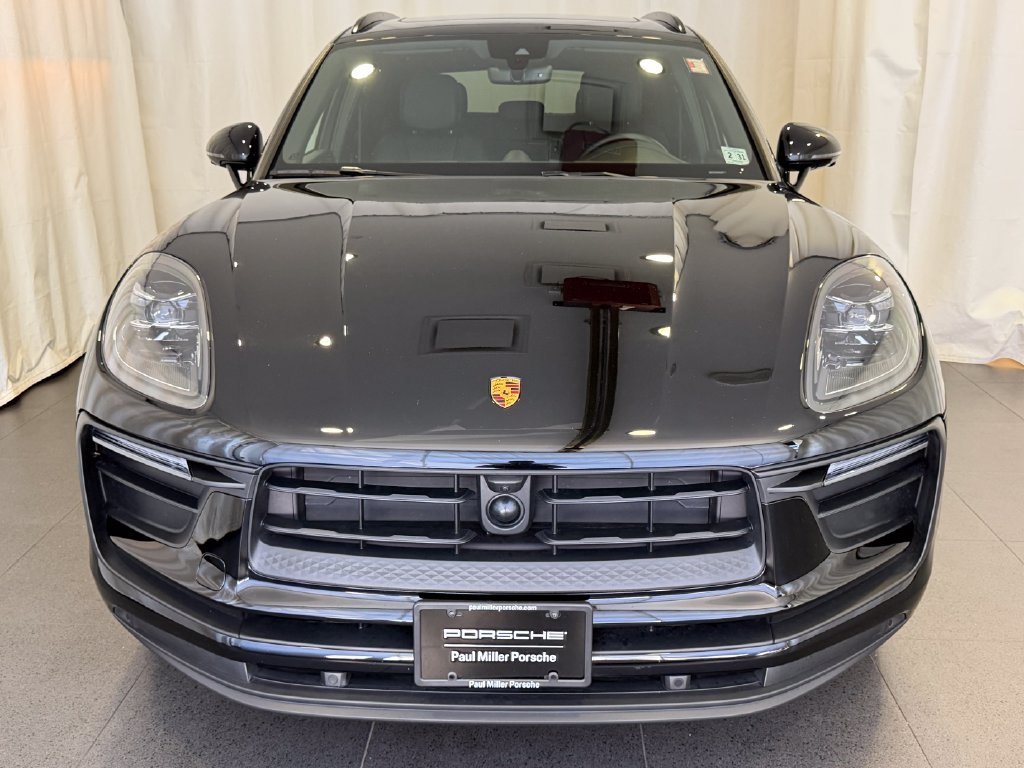 Certified 2026 Porsche Macan AWD/4WD image 6