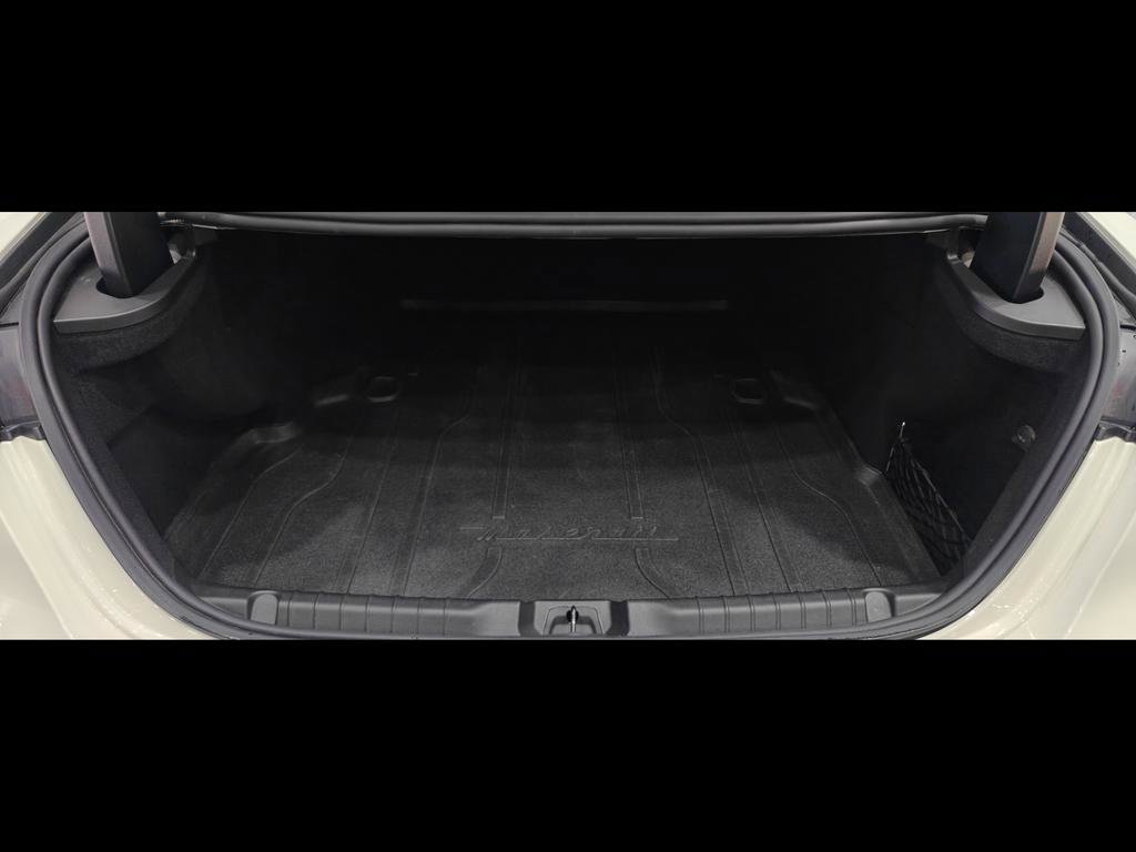 Used 2021 Maserati Ghibli S Q4 AWD/4WD image 32