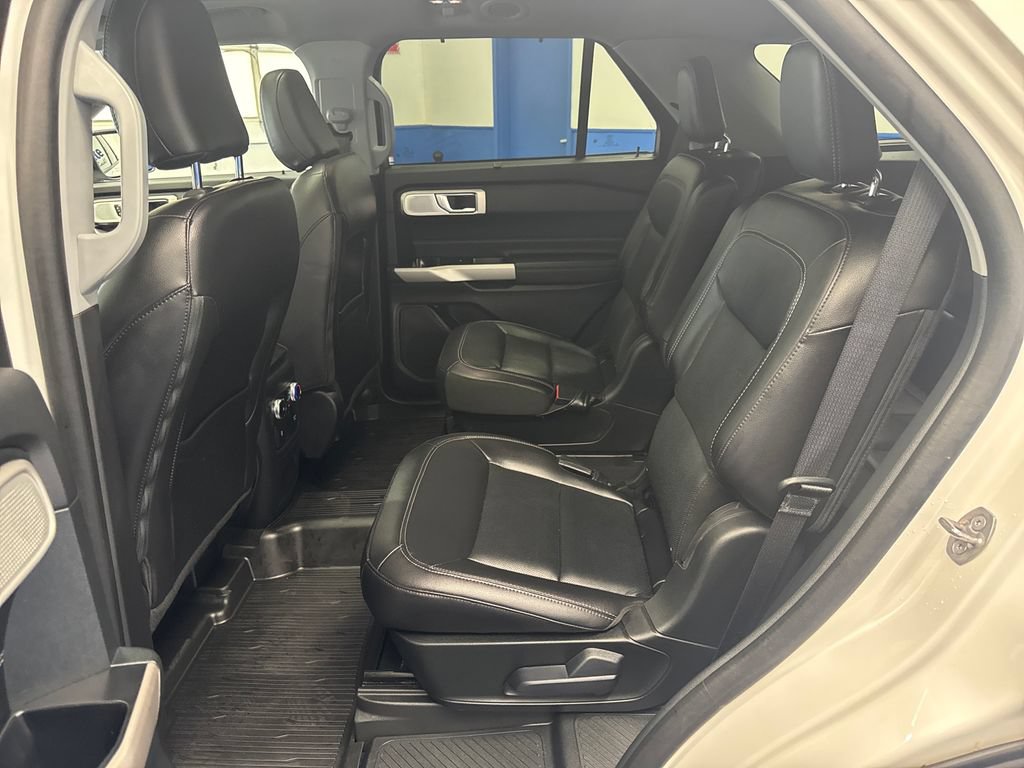 Certified 2024 Ford Explorer Limited w/ Limited Technology Package AWD/4WD image 34
