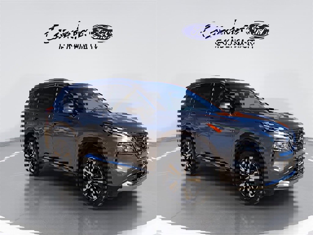 Used 2023 Nissan Rogue Platinum w/ Platinum Premium Package image 2