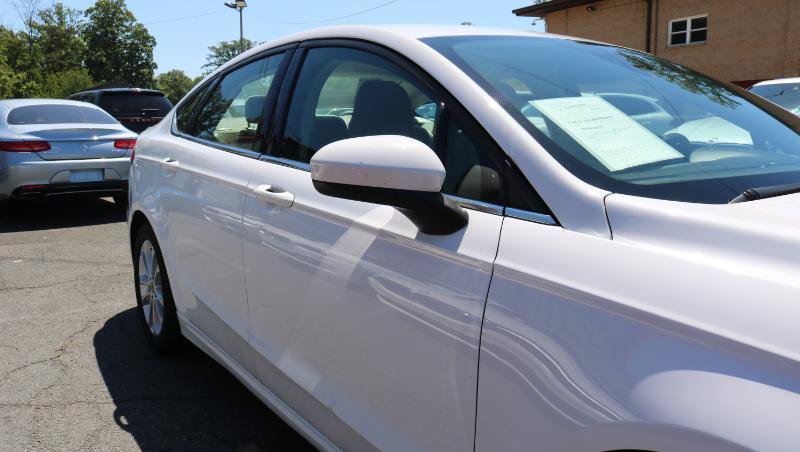Used 2020 Ford Fusion SE w/ Fleet SE Value Package FWD image 3