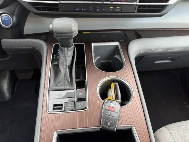 Used 2024 Toyota Sienna LE w/ LE Plus Package AWD/4WD image 25