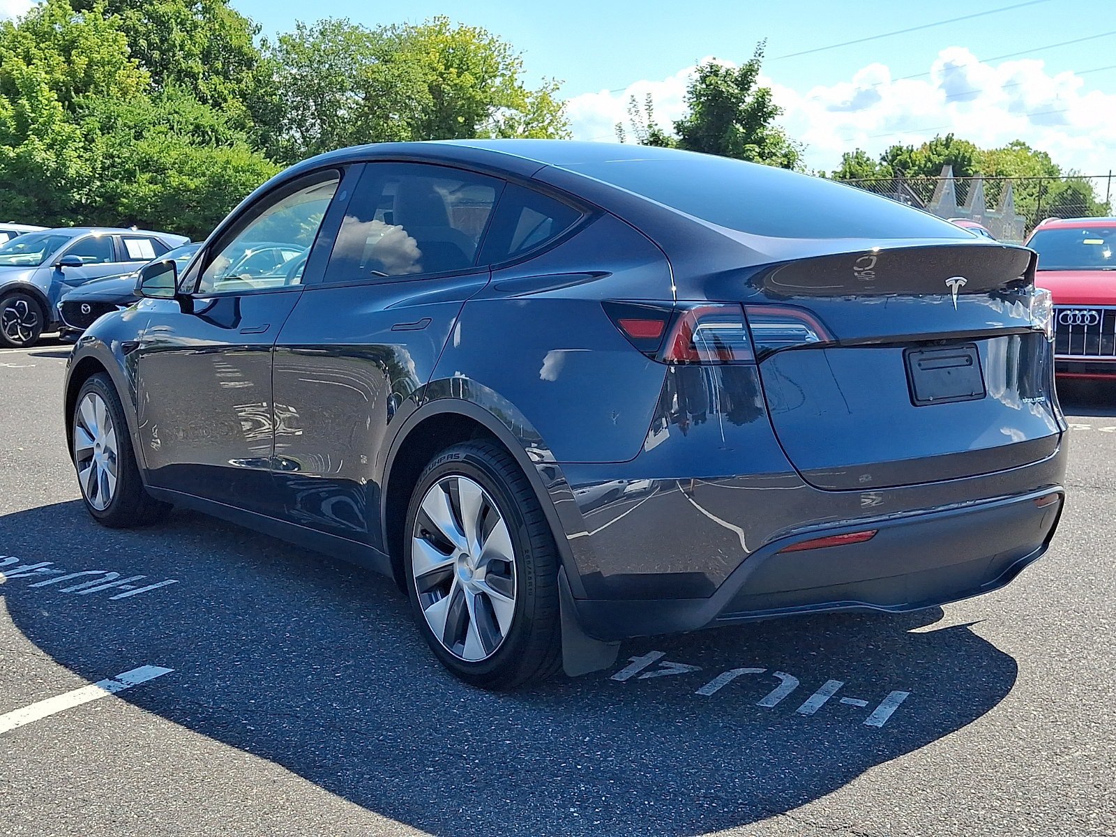 Used 2024 Tesla Model Y Long Range AWD/4WD image 4