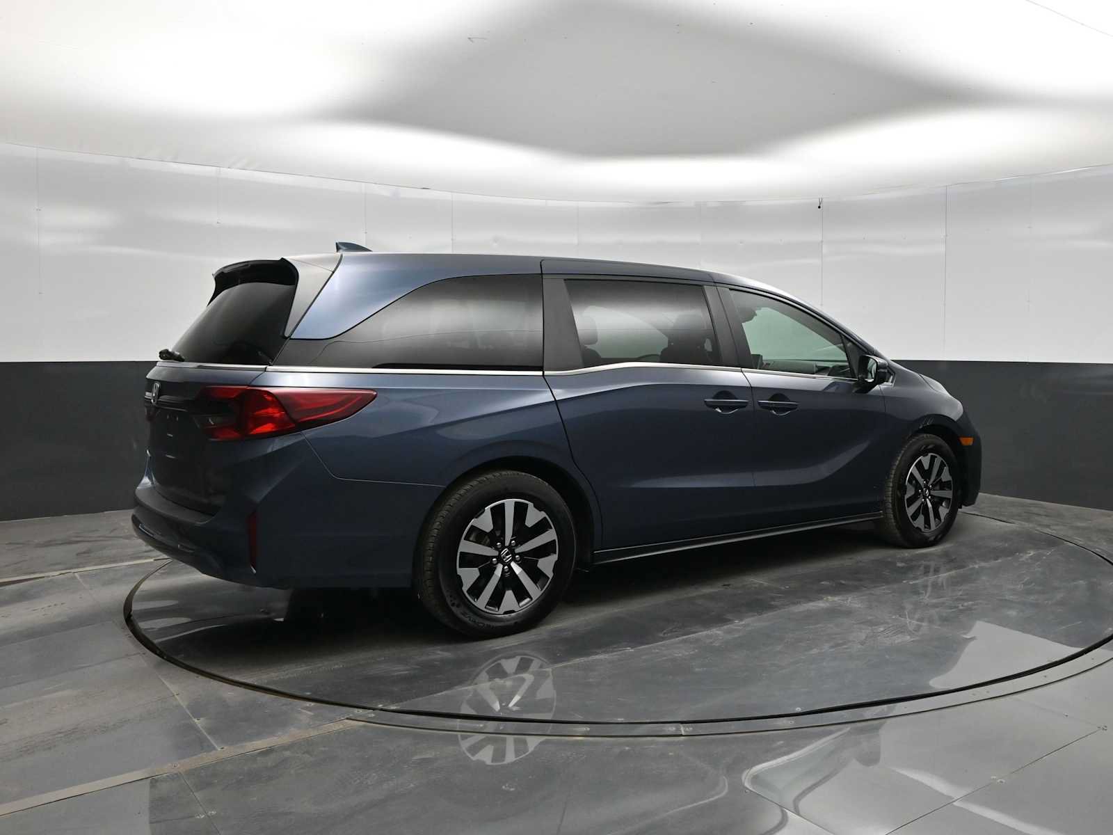 Used 2025 Honda Odyssey EX-L image 8