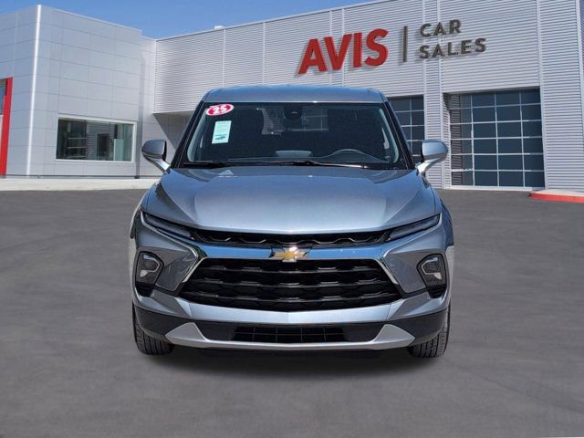 Used 2025 Chevrolet Blazer LT FWD image 2