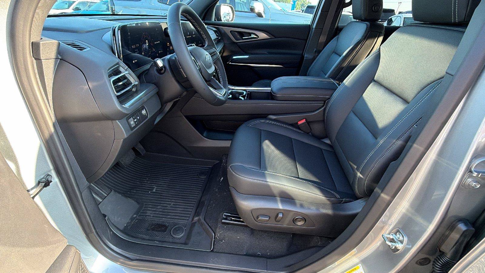 New 2027 Chevrolet Traverse LT w/ Midnight/Sport Edition FWD image 16