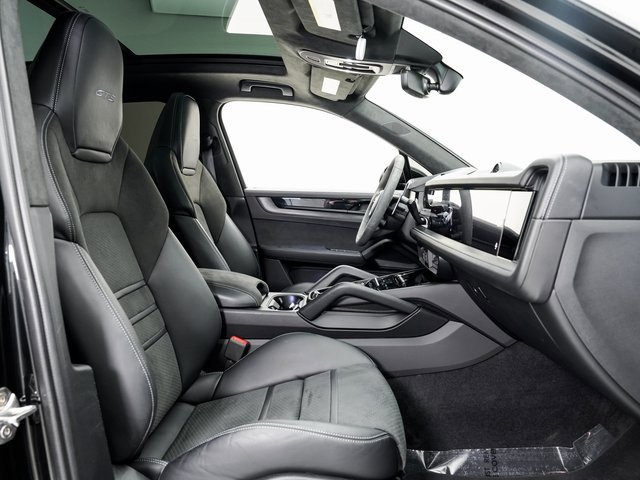 Certified 2025 Porsche Cayenne GTS image 25