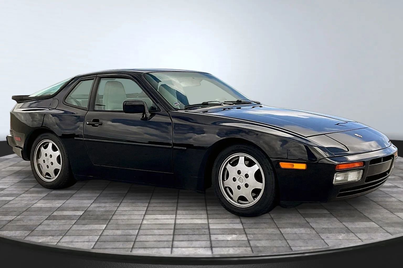 Used 1989 Porsche 944 S2 image 3