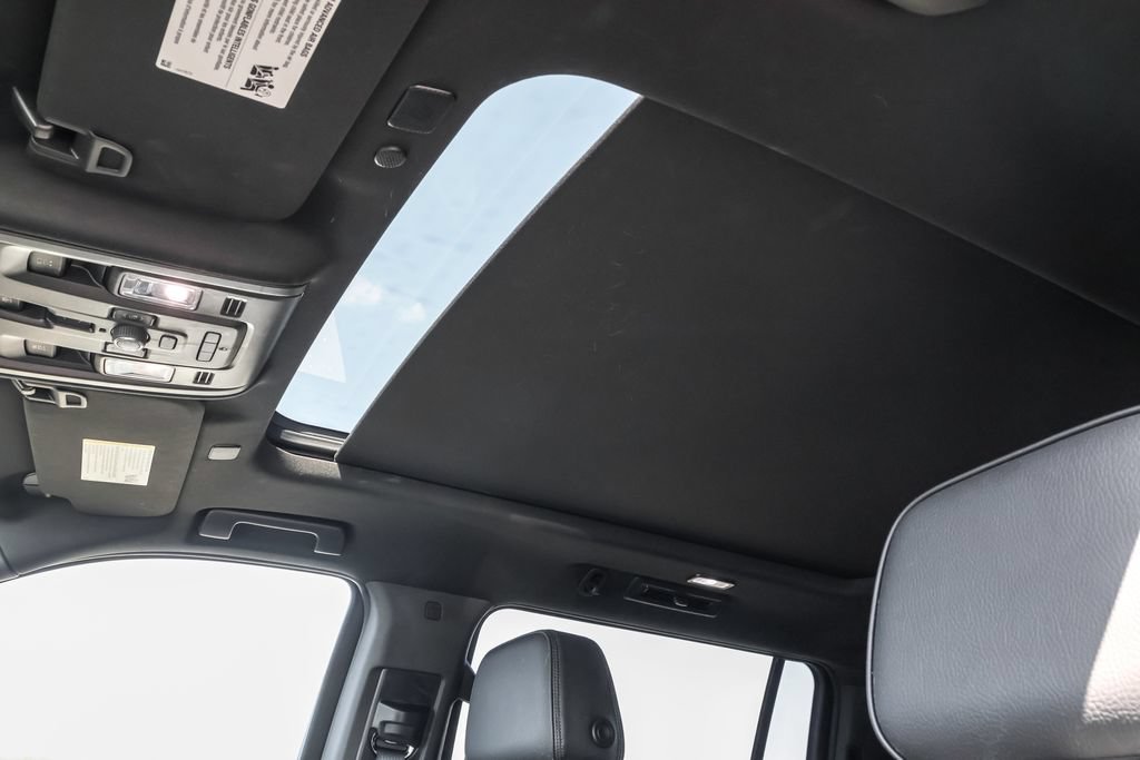 Used 2022 GMC Yukon XL Denali AWD/4WD image 8