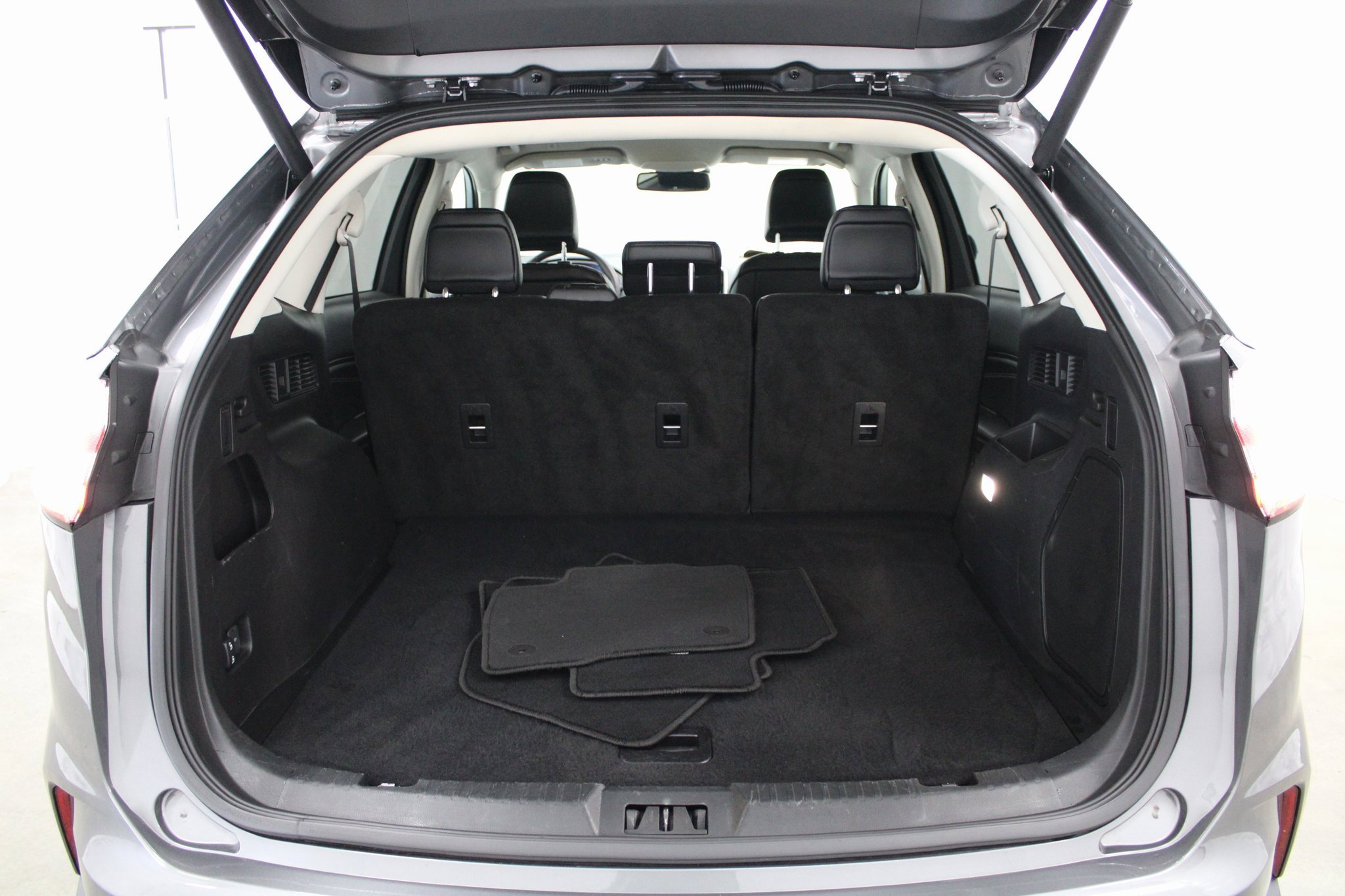 Used 2024 Ford Edge Titanium image 24